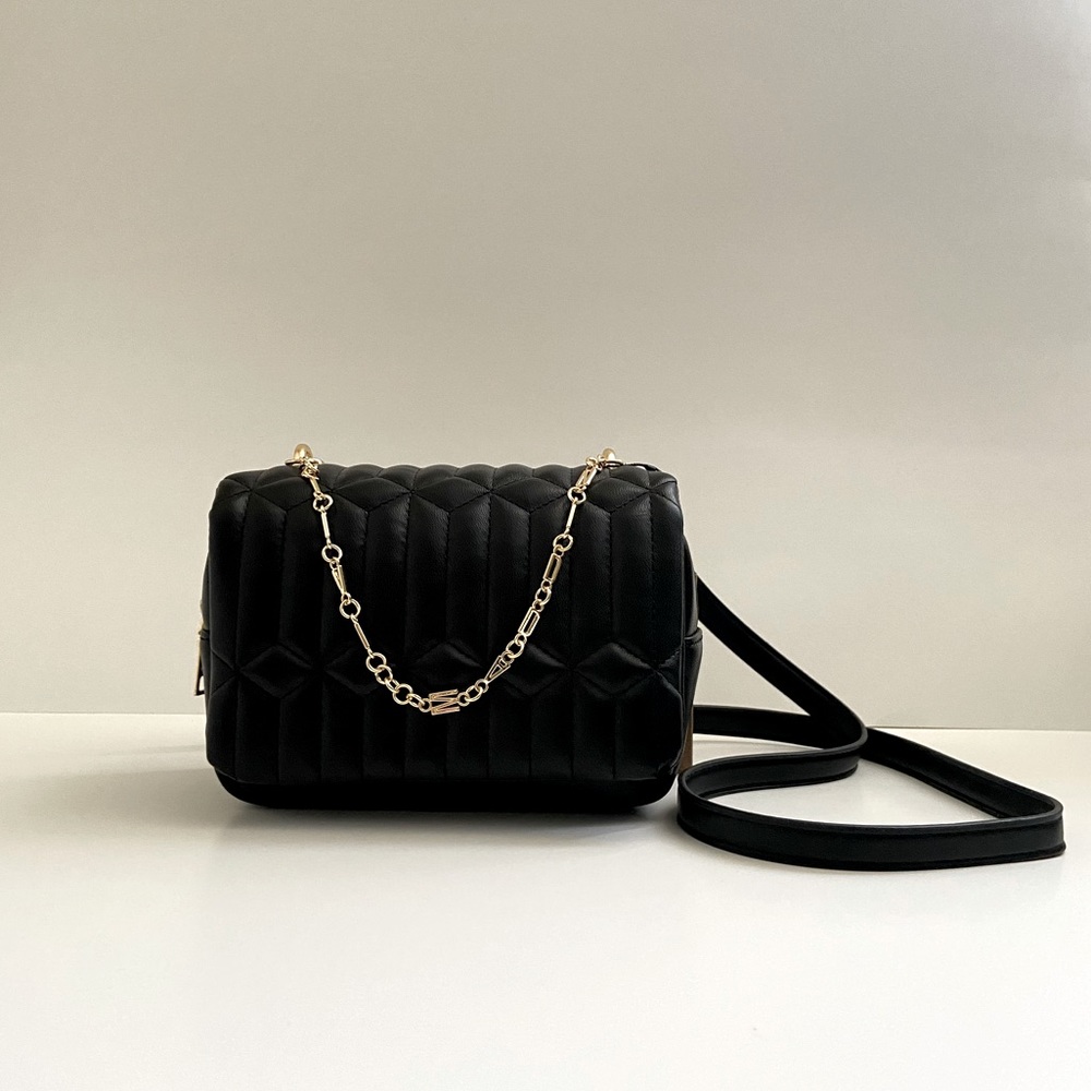 **SOLD**- NEW STEVE MADDEN CROSSBODY BLACK BAG W/ GOLD ACCENT CHAIN + ADJUSTAB…